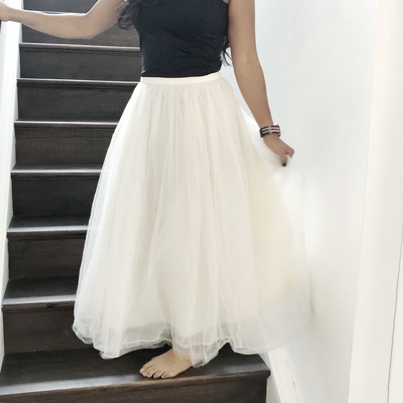 Whimsical white tulle skirt! - Picture 1 of 3